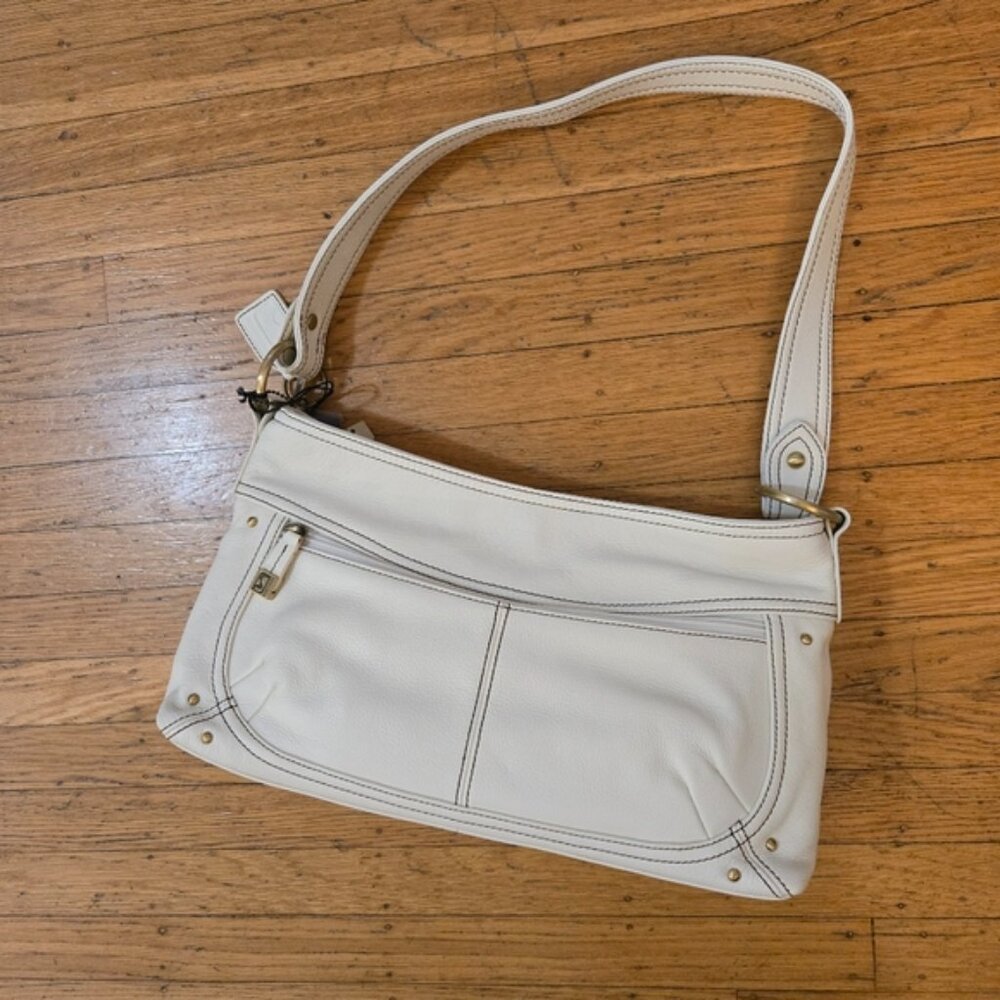 🆕️🌸NWOT Soprano Leather Shoulder Bag